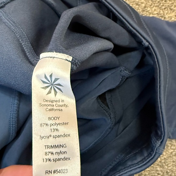 Athleta Navy Blue Mesh Sonar Capri Leggings size M - Picture 5 of 7